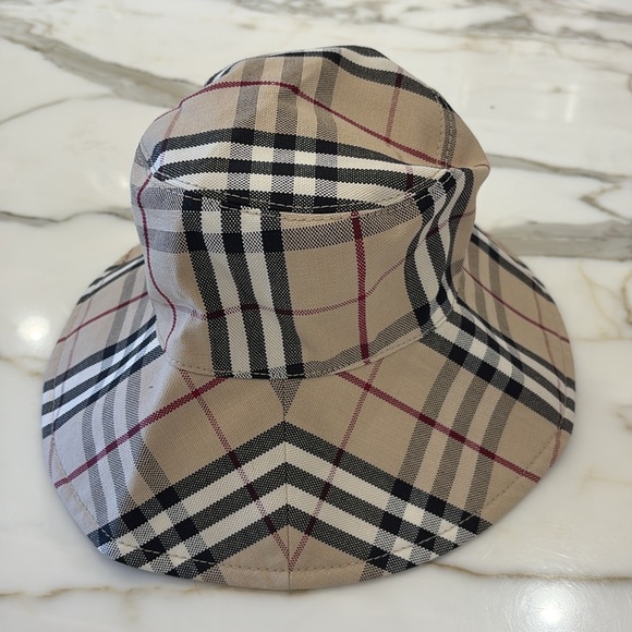 ⭐️Burberry Extra Wide Nova Check Bucket Hat—BEAUTIFUL!! Authentic—Summer-NWT - Picture 6 of 6